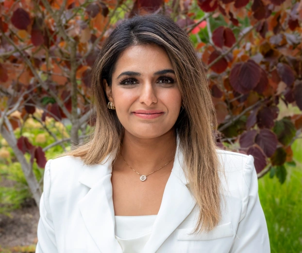 DR Suman Hothi, Dentist in Renton, Washington, Aura Dentistry and Spa, 622 by 520 pixels