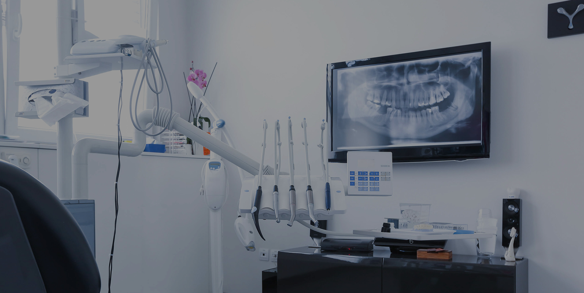 Dental 3D X-ray displayed on an LCD screen near a dental X-ray machine at Coastal Dental Arts in Peabody, MA