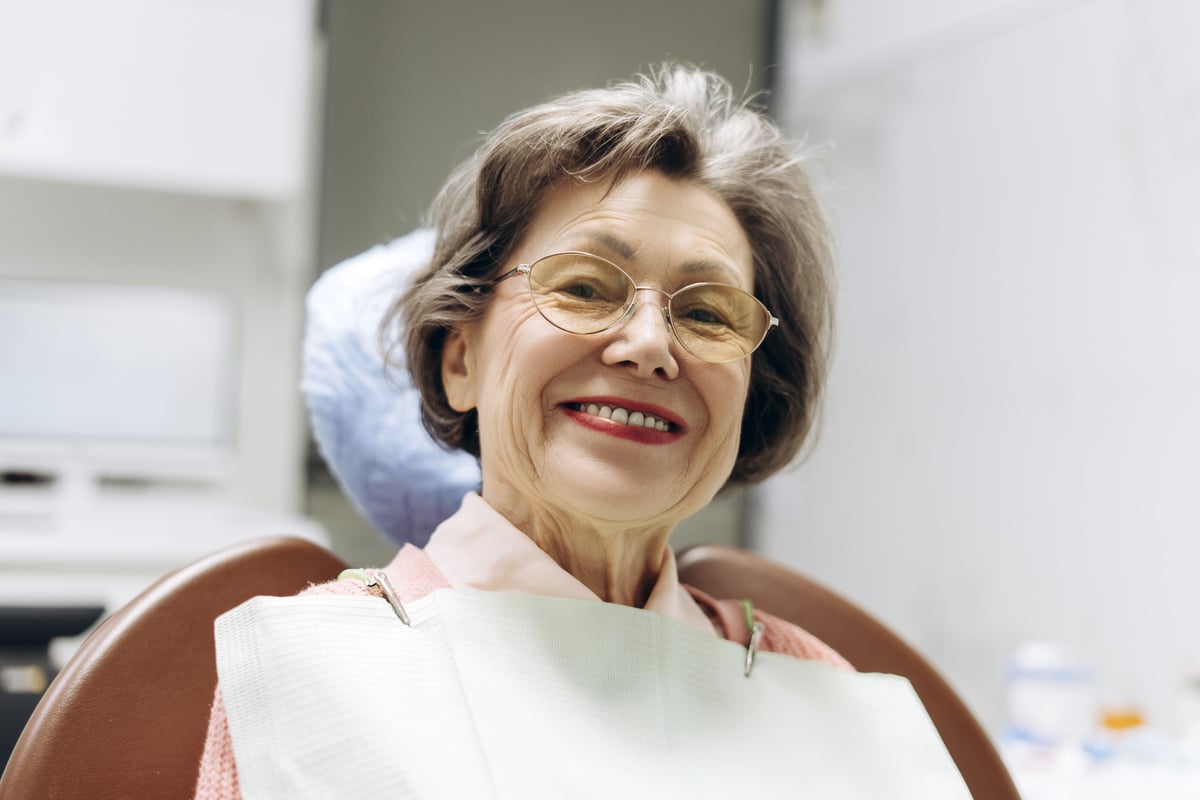 dental implant prevents sunken face