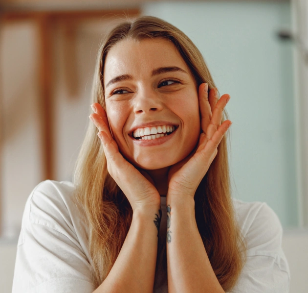 Young woman smiling and resting her chin on her hands