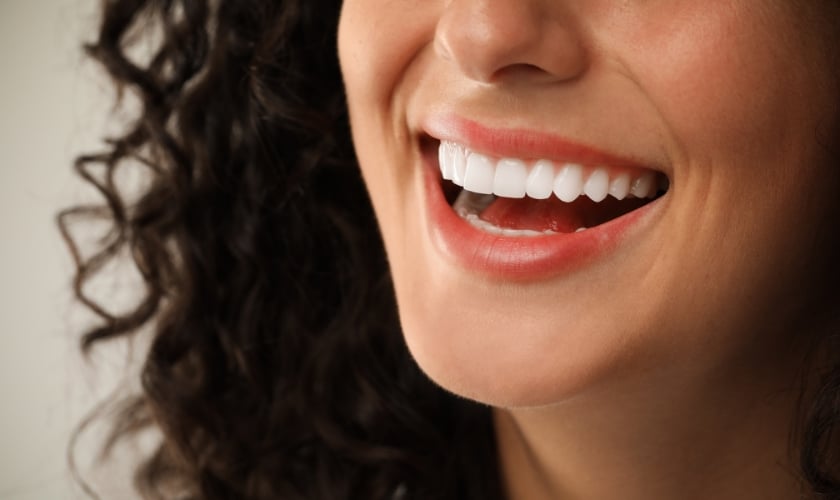 Veneers Give Hollywood Smile Effortlessly – Here’s How