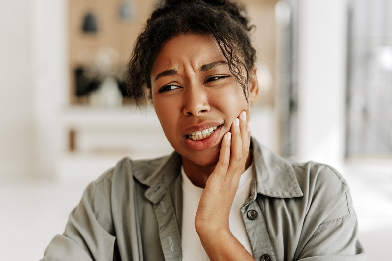 Severe tooth pain and jaw discomfort during a dental emergency in Carthage, MO.