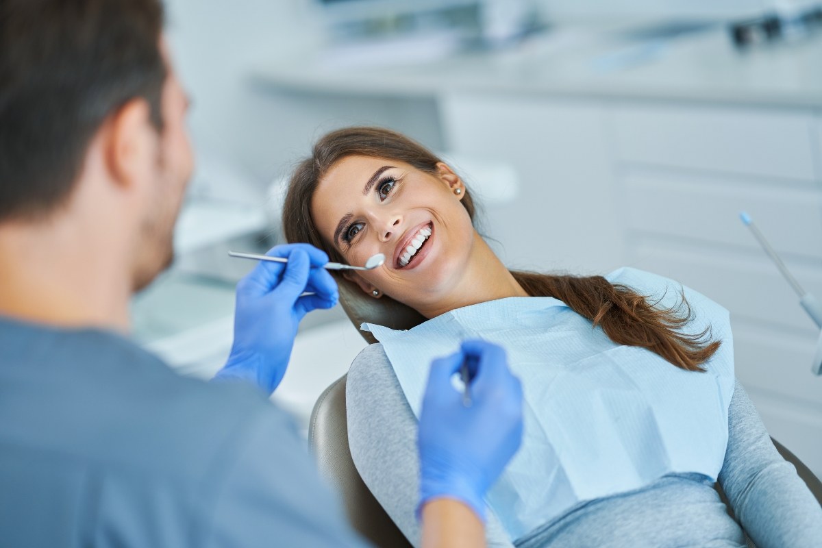 Teeth Whitening vs. Veneers