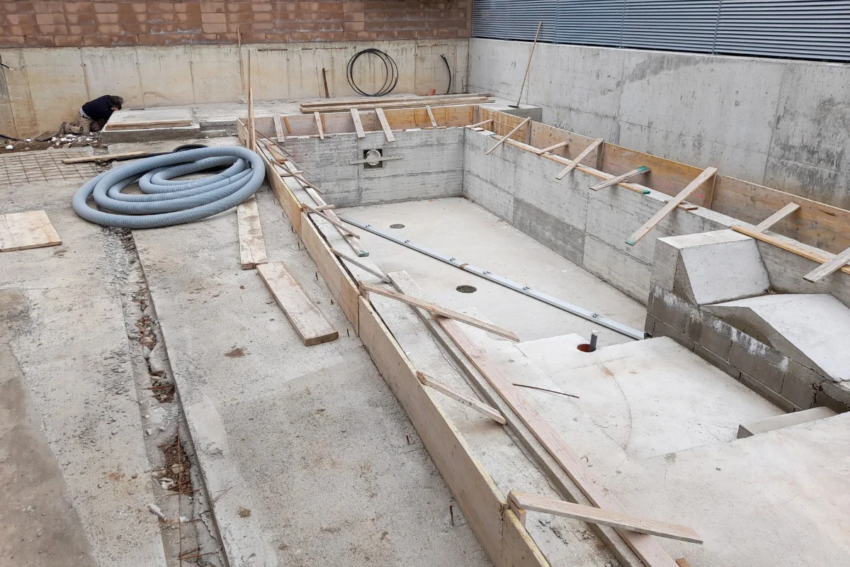Best Time of Year to Build a Pool in St. Louis: A Complete Construction Timeline Guide