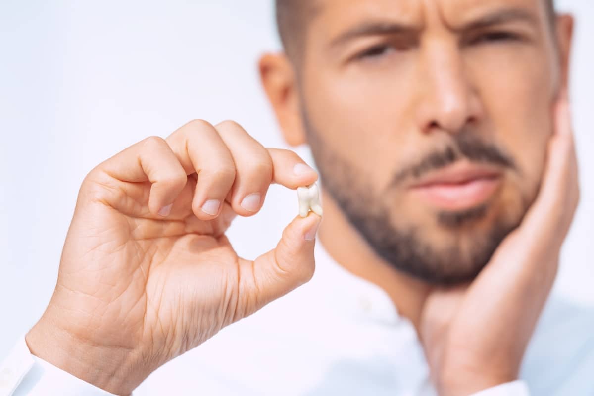 tooth-extraction-in-Lakeview-and-Roscoe-Village-Chicago