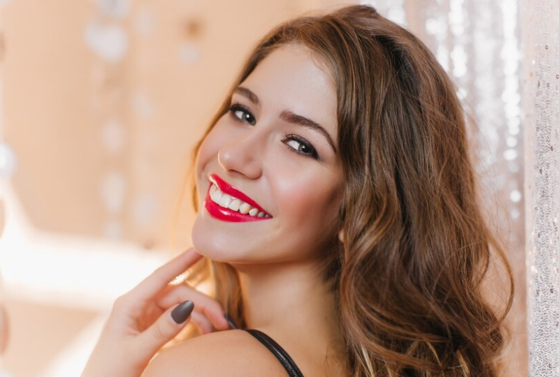 A Comprehensive Guide to Choosing Lipstick Colors for Whiter Teeth