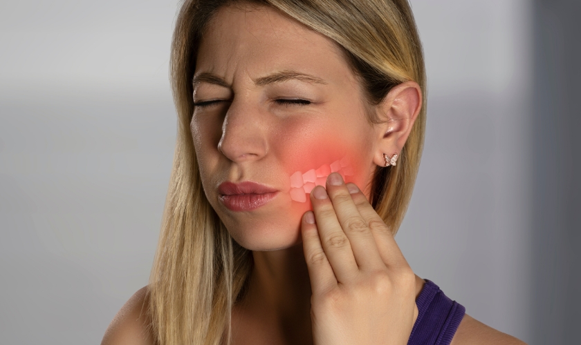 what you have to do before you see an emergency dentist if you get a toothache at midnight