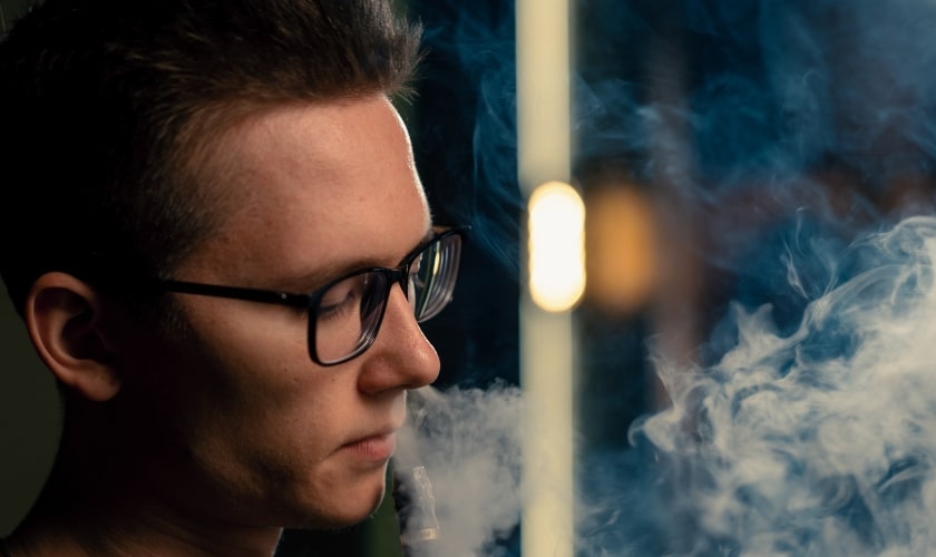 The Effects of Smoking and Vaping on Oral Health