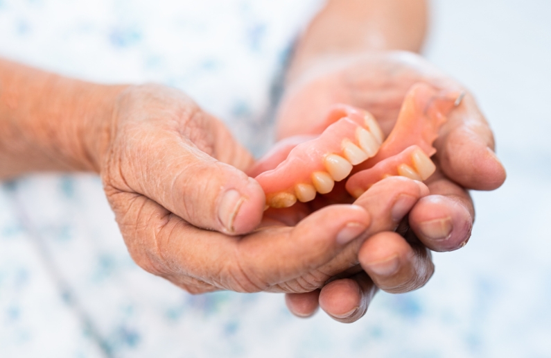 signs to replace your dentures