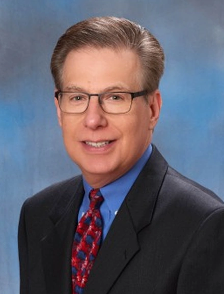 Dr. Sumner Schwarz, Manhattan NYC dentist at Stuyvesant Dental, focused on patient comfort and high-quality dental care.