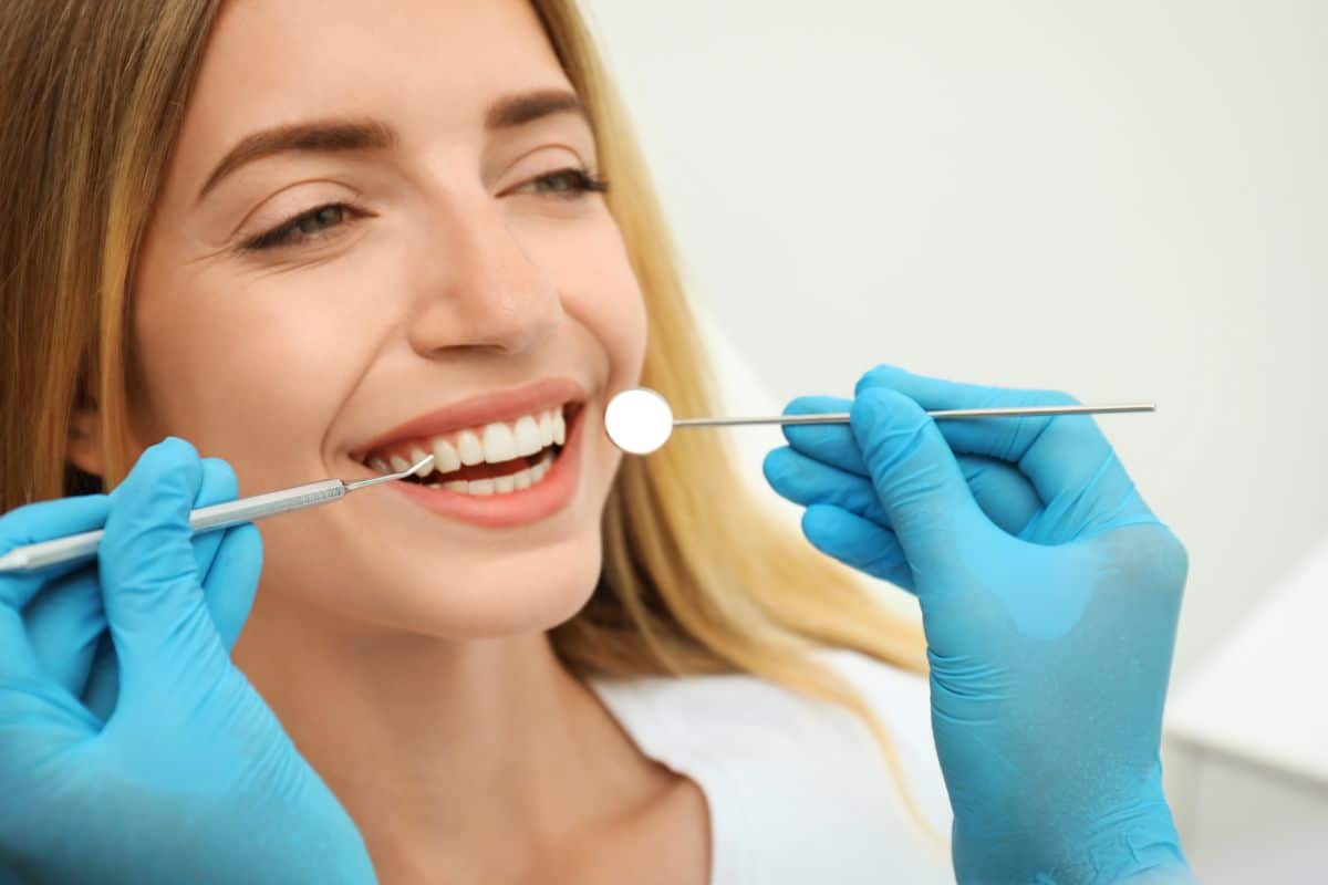 Cosmetic Dentist vs General Dentist Explained