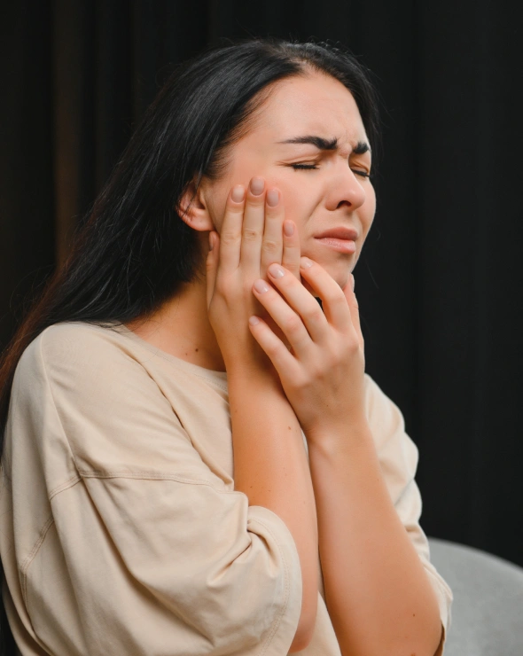 Patient experiencing dental discomfort receiving emergency dental care