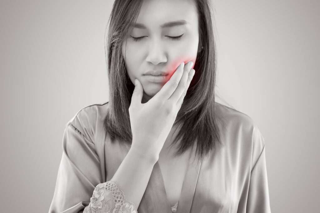 Signs You Need Emergency Dental Treatment in 2024 1 naminik tmj disorder